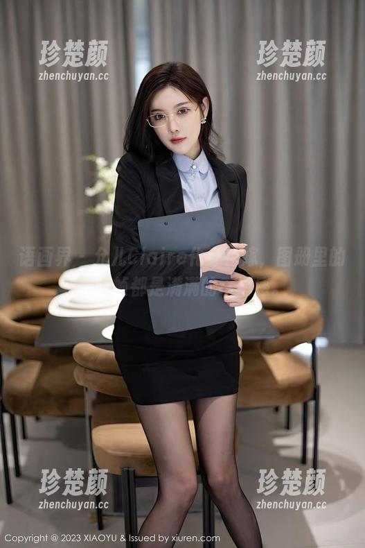 语画界 - 允儿Claire化身花嫁，图册里的每一帧都是满满的幸福感。