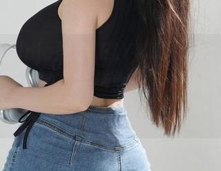 阿寨寨ninja的EVELYNN，cos得像极了二次元里的“呆萌女主”，原图照得我想要领养她！
