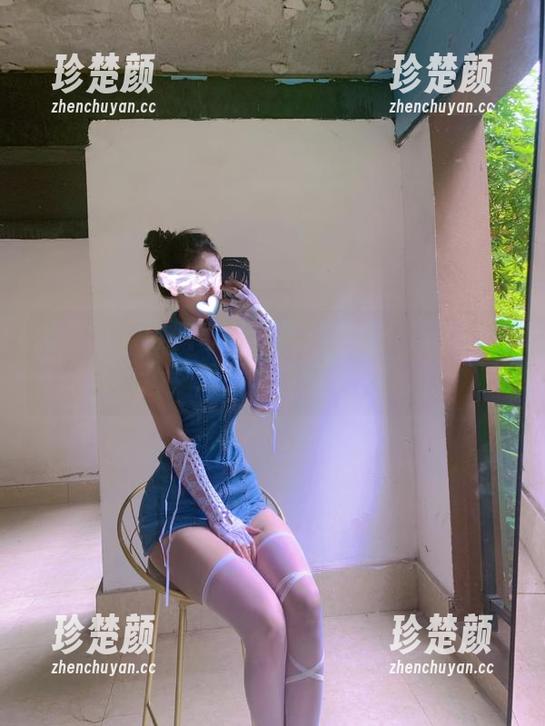微密圈 - 陈佩奇最新图集送上：棉袜加持，双脚也能有范！