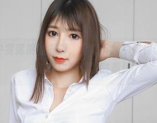 若干画面中雯粥粥的美脚，全集下载中，保证你会诧异，脚尖也能引发联想！