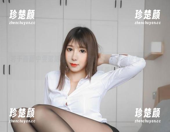 若干画面中雯粥粥的美脚，全集下载中，保证你会诧异，脚尖也能引发联想！