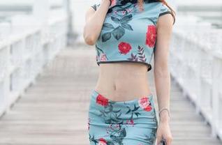魅妍社 - 听说FoxYini孟狐狸的短裙能把无圣光发挥到极致，快瞧瞧这张图片里的小宇宙。
