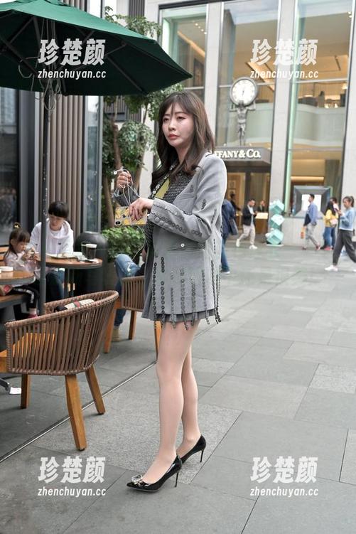魔镜街拍 - 让人很困惑的蓝色泳衣——芝芝最新写真集，水花四溅中还是很美！