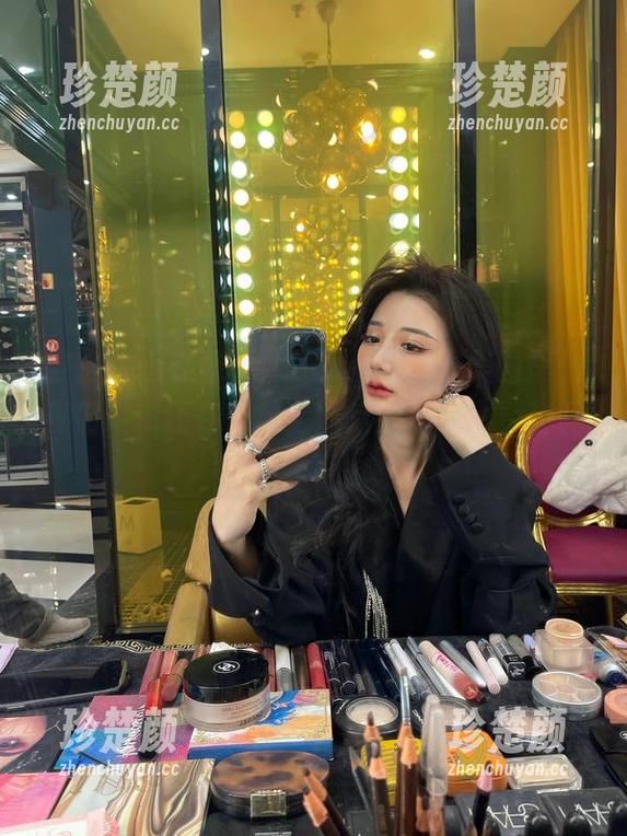 微密圈 - 在黎允熙baby的校服美图里,我们难道还在怀念上课后的那点小叛逆吗?