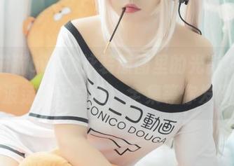 用黑猫猫ovo的泳装原图里的光影玩，在水波荡漾中穿梭，全集等你发现。